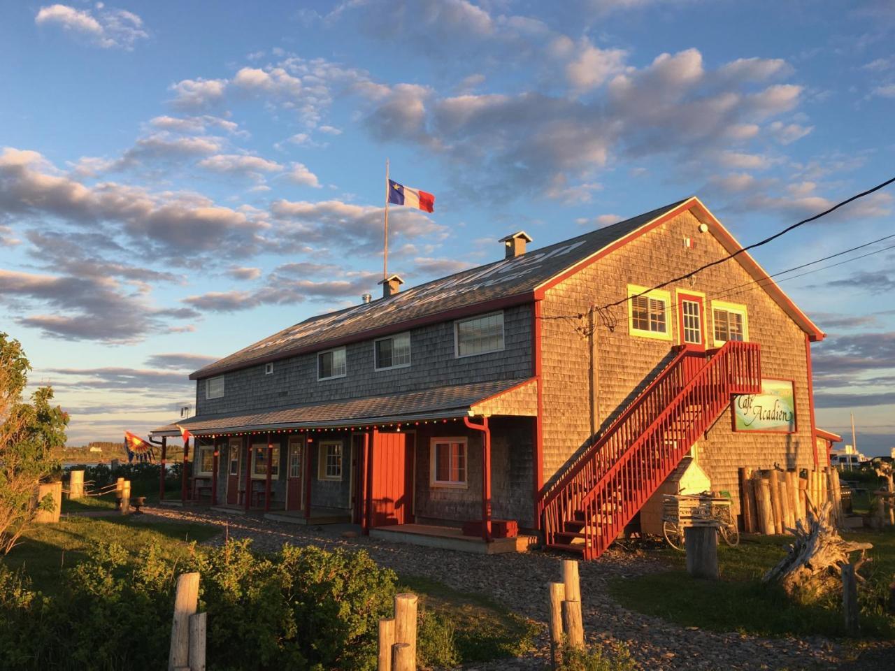 Auberge Cafe Acadien Bonaventure Exterior photo